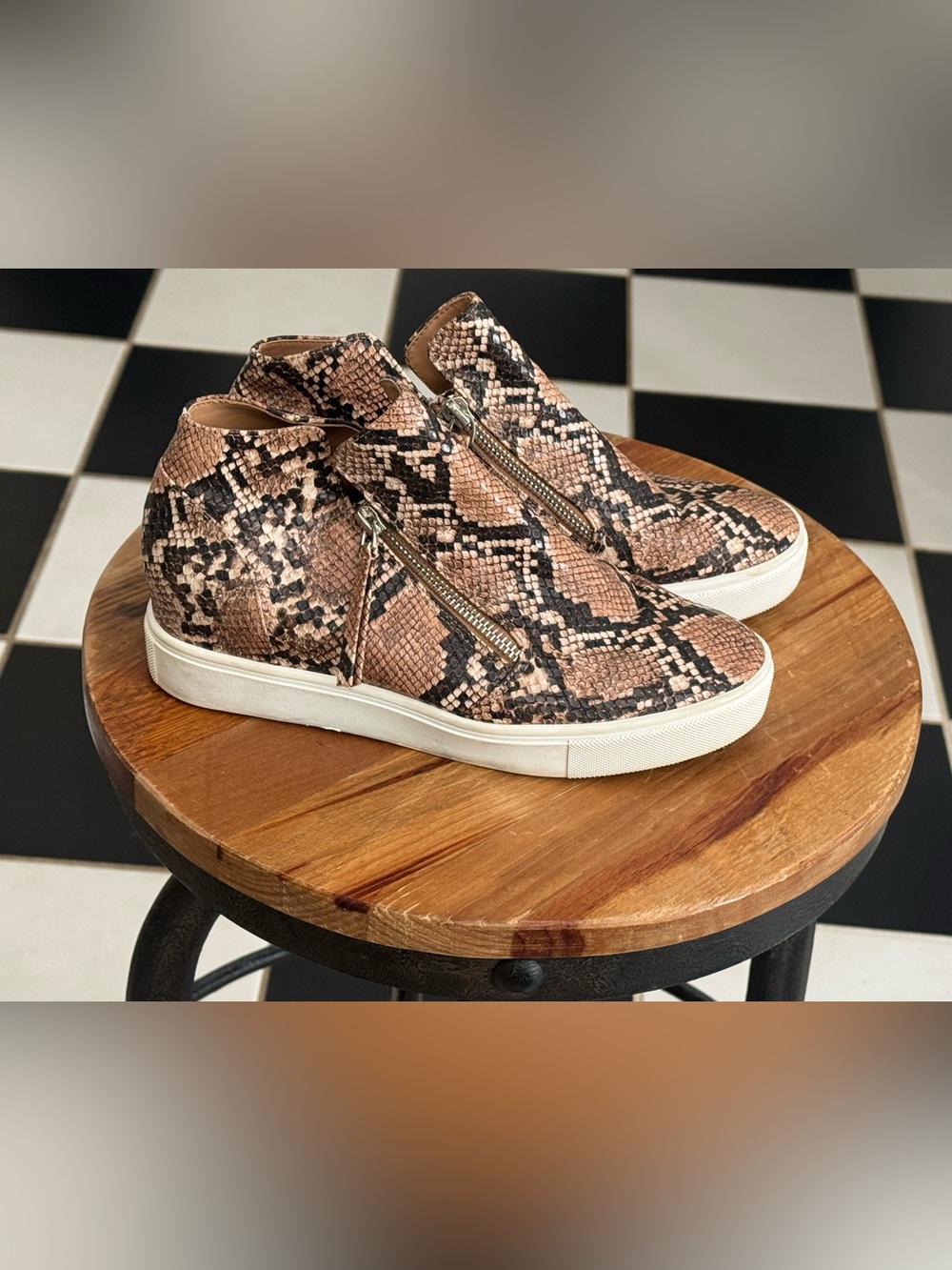 Steve Madden Caliber Snakeskin Wedge Sneakers Size 8.5